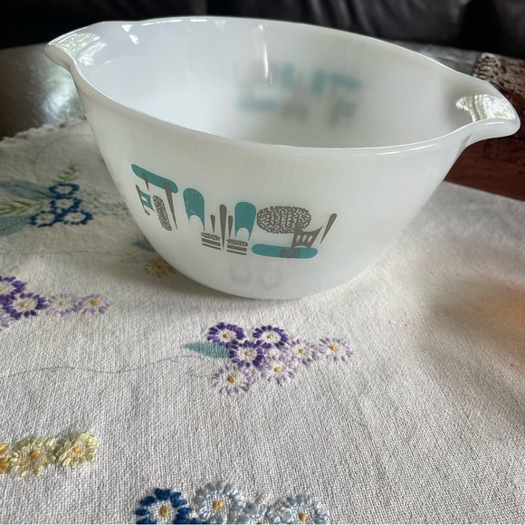 Vintage Atomic Blue Heaven 8" Mixing Bowl by Anchor Hocking. MCM 1.5 Quart - Picture 2 of 16
